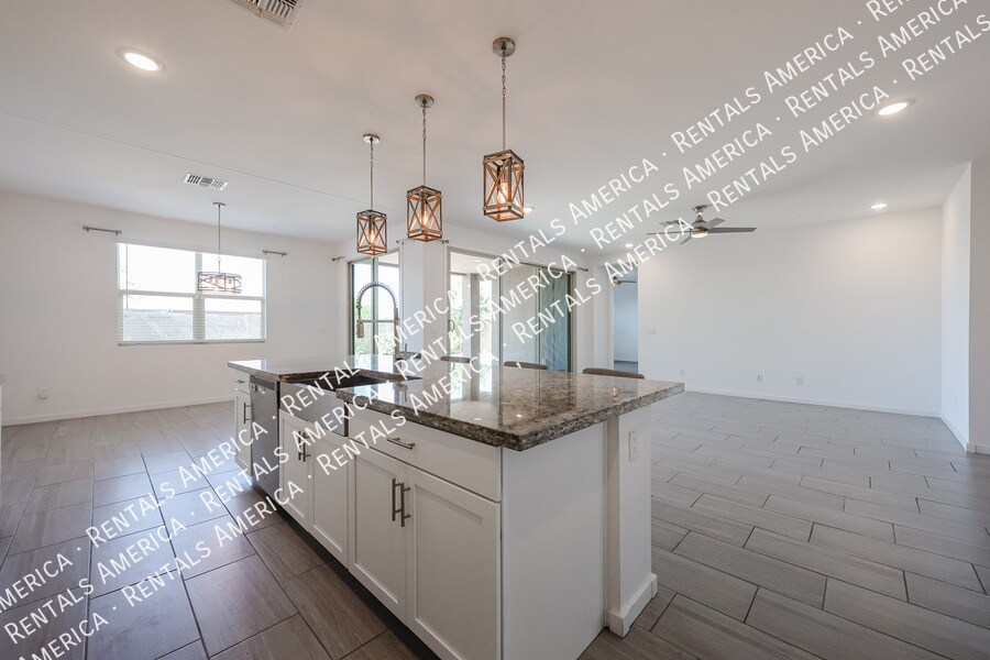 Building Photo - 40622 W Williams Way