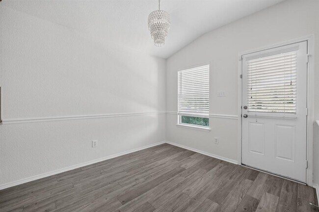 Building Photo - 315 Waterlily Way
