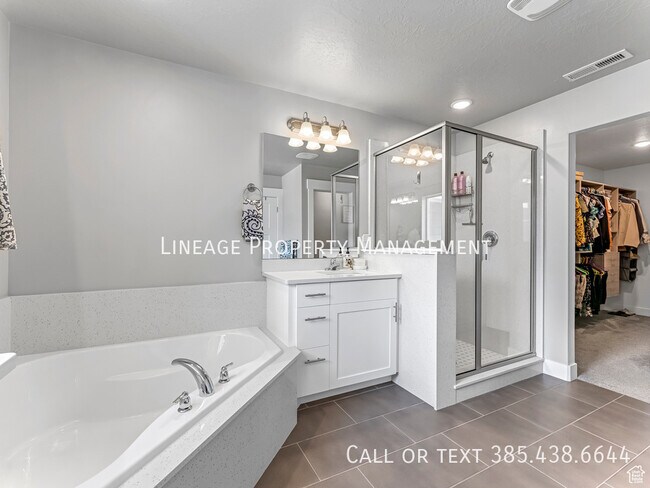 Building Photo - 10855 N Sandstone Way