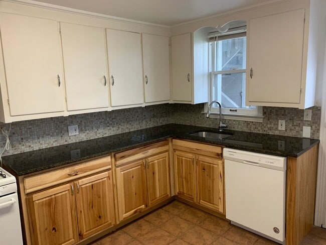 Building Photo - Royal Oak Duplex - Fairgrove