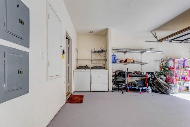 Building Photo - 3800 Tanglewilde St