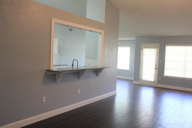 Building Photo - 2467 Heritage Cir