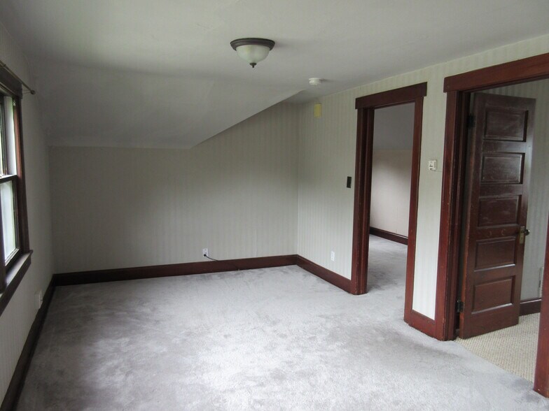 Building Photo - 210 Frame Ave