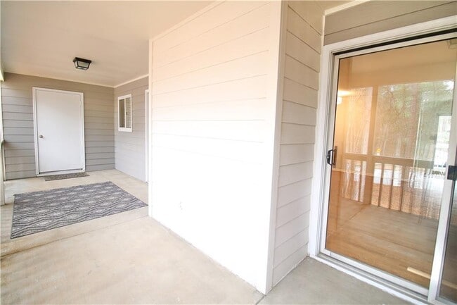 Building Photo - 34 Little Silver Ct