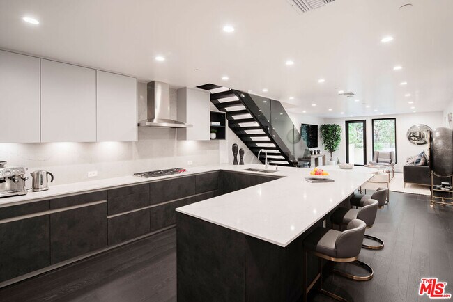 Building Photo - 724 Croft Ave