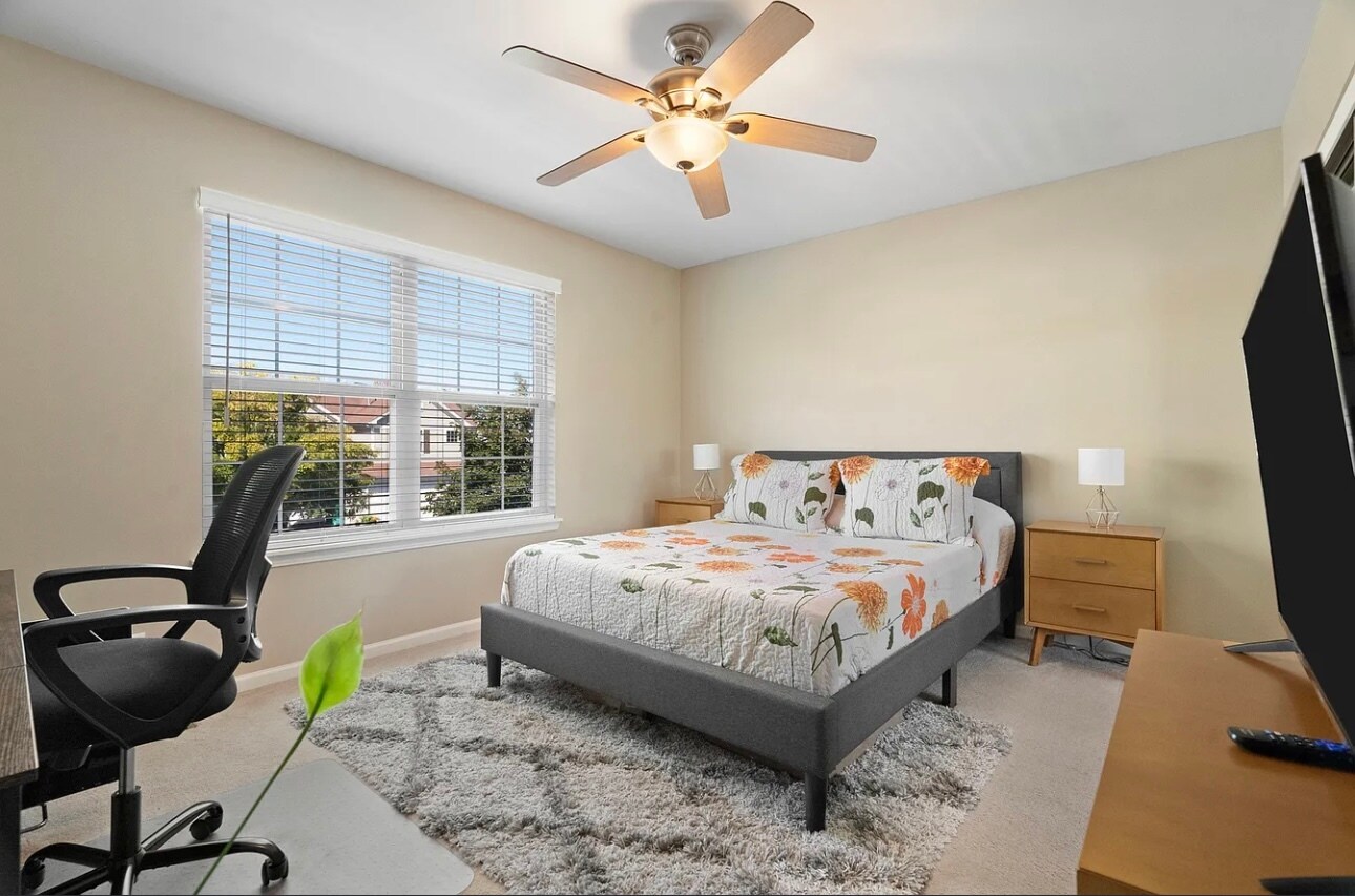 Building Photo - 1247 Waverly Dr