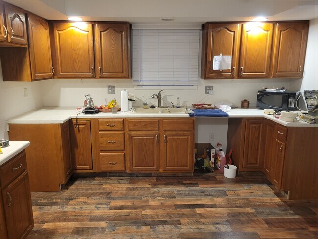 Building Photo - 2241 Vaness Dr