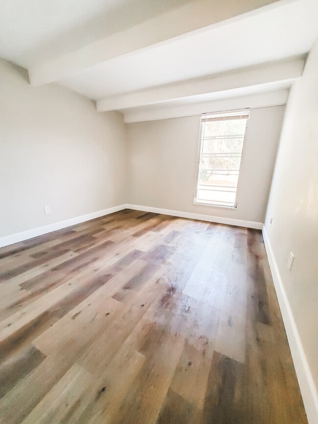 Building Photo - 4741 Club Cir