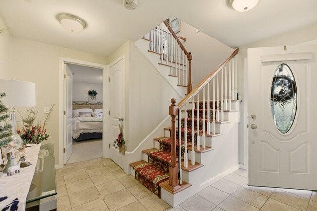 Building Photo - 5 Leland Point Dr