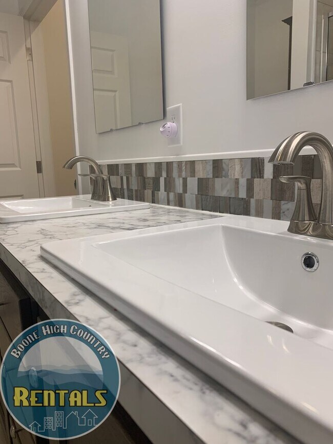 Building Photo - Modern Home Near New Market Center and Downtown Boone