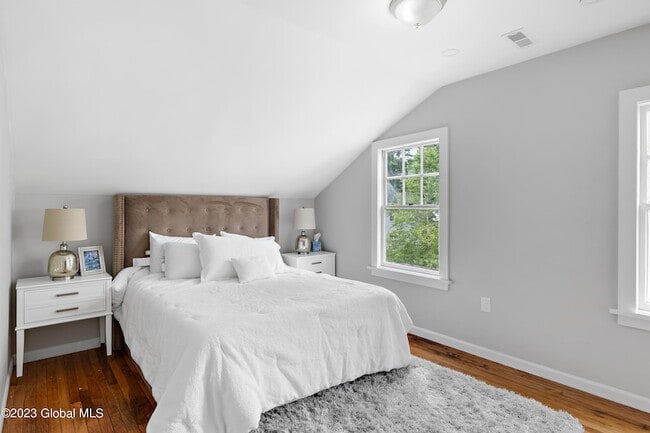 Building Photo - 10 Marion Pl