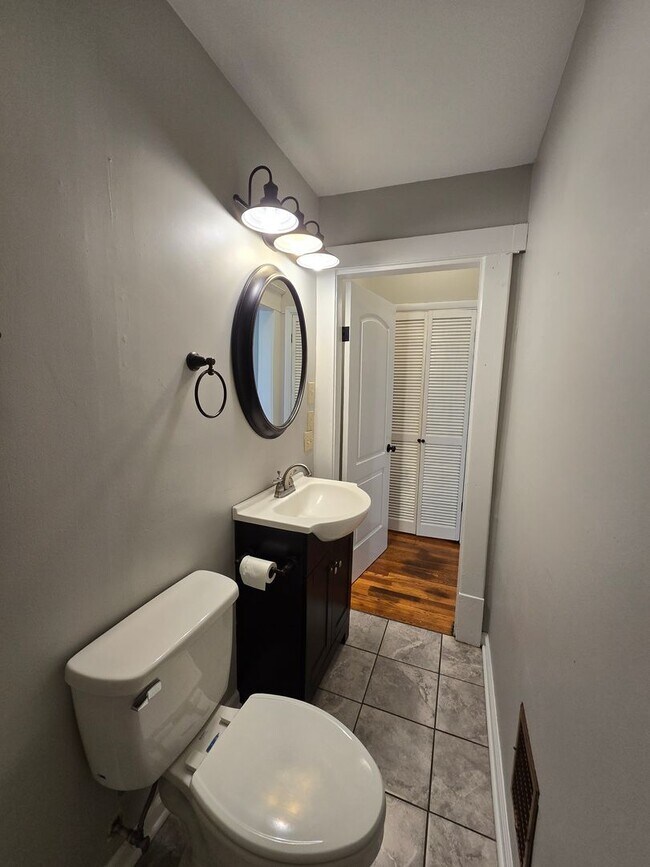 Building Photo - 1 Bedroom Northshore Apartment