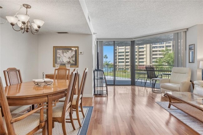 Building Photo - 690 Island Way