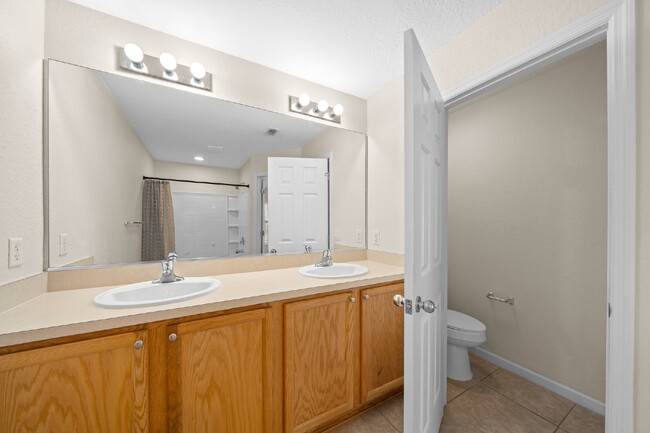 Building Photo - **3 Bed 2 Bath Maintenance Free townhome i...