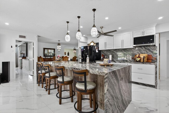 Building Photo - 6661 NW 23rd St