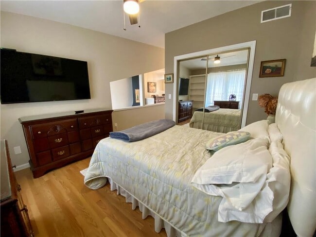 Building Photo - 9 Shadow Brook Ln