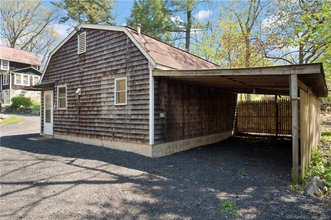 Building Photo - 588 Webbs Hill Rd