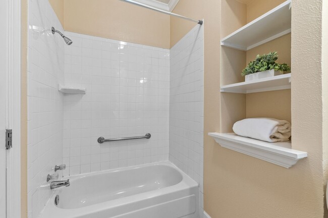 Building Photo - Beautiful Spanish Revival 3 Bedroom in Upt...