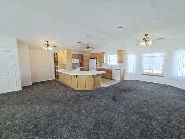 Building Photo - 250 Comstock Ave