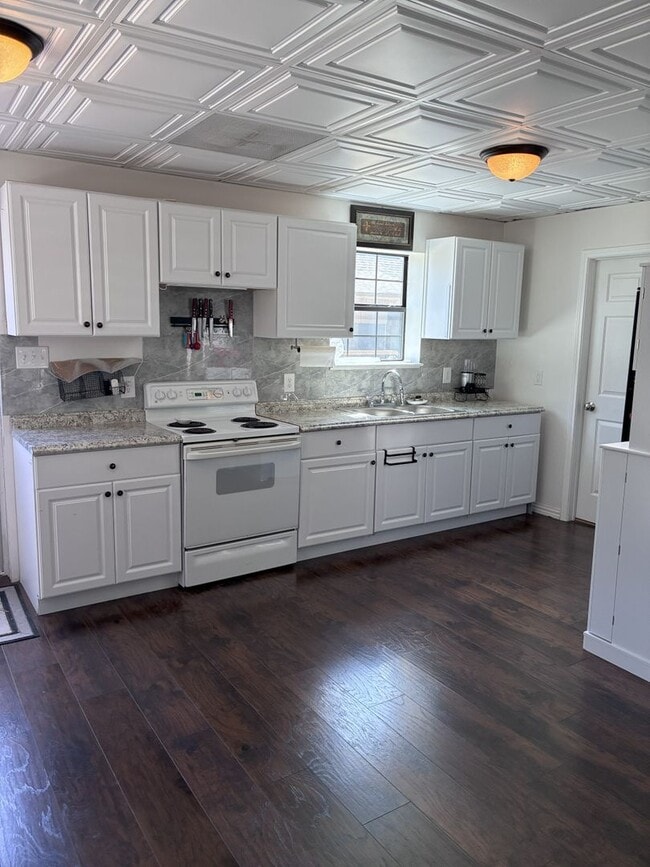 Building Photo - Country Living- Studio Unit- 1 Bed, 1 Bath...