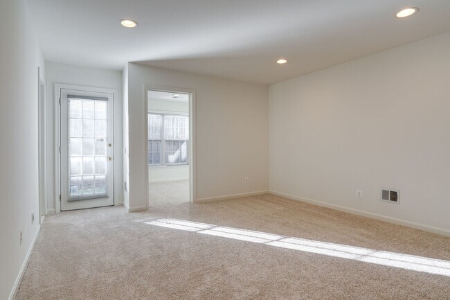 Building Photo - 6327 Dunn Ct