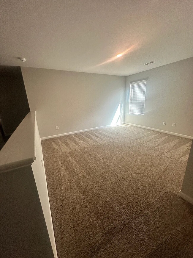 Building Photo - Room in House on Toronto Cir