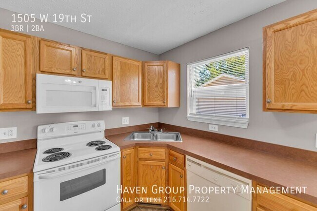 Building Photo - 1505 W 19th St