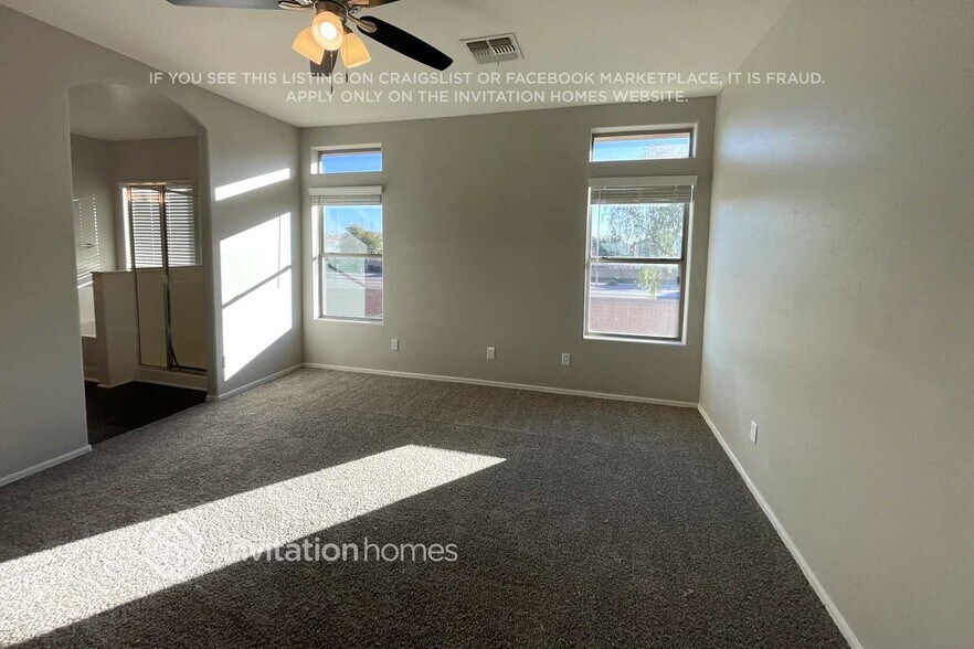 Building Photo - 1421 S 123rd Dr