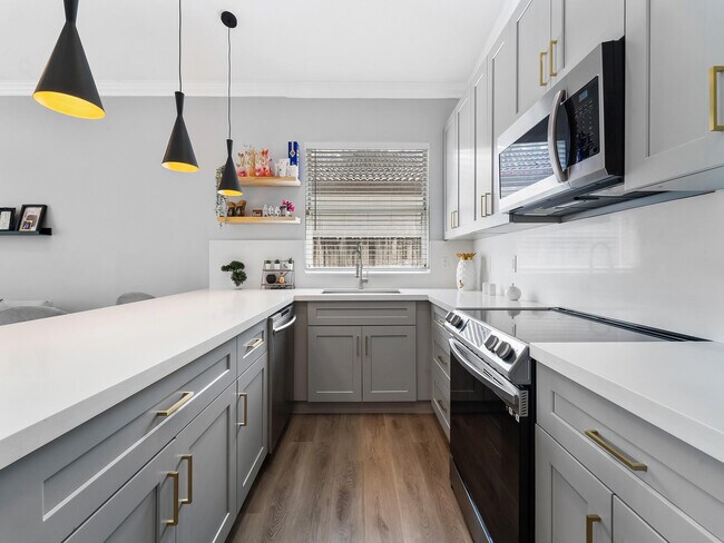 Building Photo - 14815 SW 28 Ln