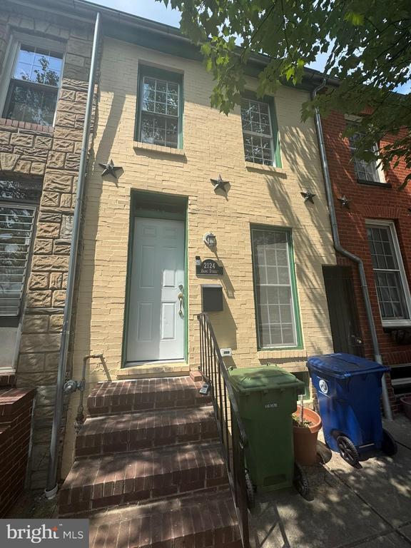 Primary Photo - 2124 Bank St