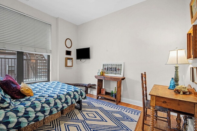 Building Photo - 1640 W Ohio St