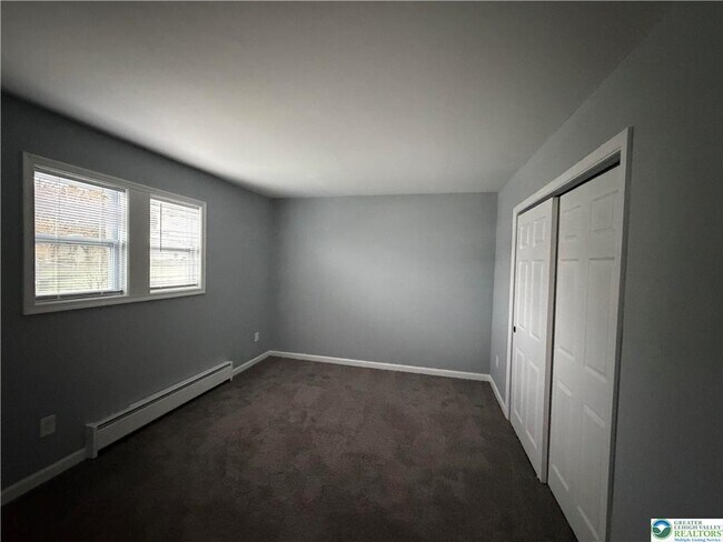 Building Photo - 815 Fernhill Ln