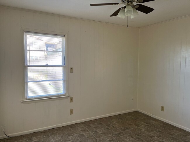 Building Photo - 3BR/1BA off Shed Road in Bossier City