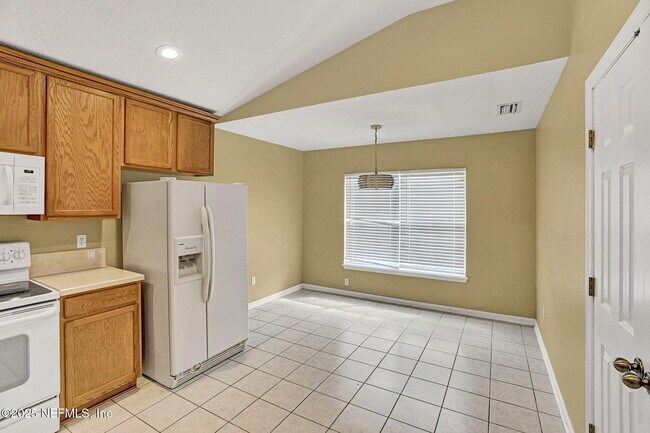 Building Photo - 2105 S Cranbrook Ave