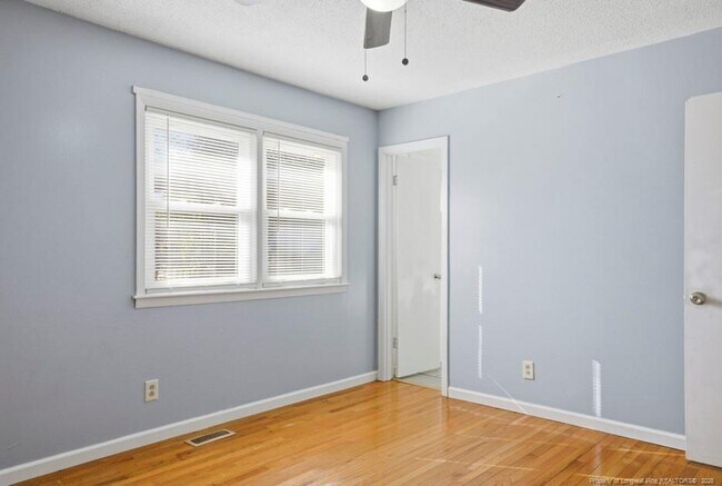 Building Photo - 815 Bedrock Dr