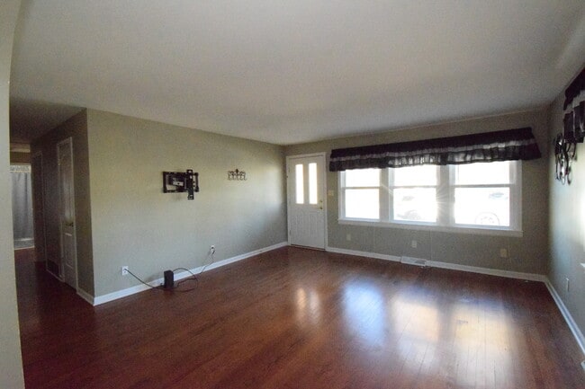 Building Photo - 477 W Spring St