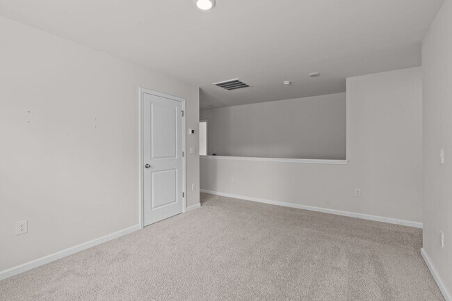 Building Photo - Stunning 5 Bedroom Home with a Fully Fenced In Yard!