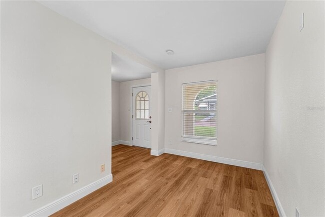 Building Photo - 5620 29th Ave S