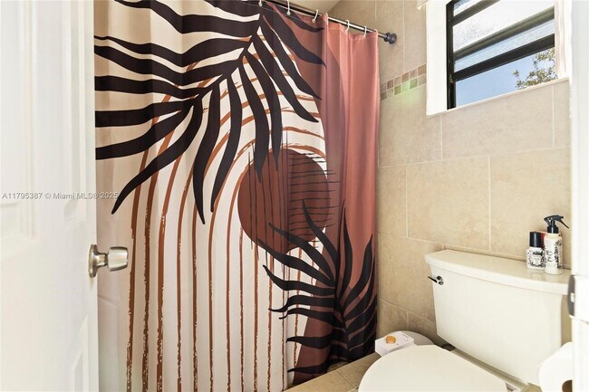 Building Photo - 3868 Carambola Cir N