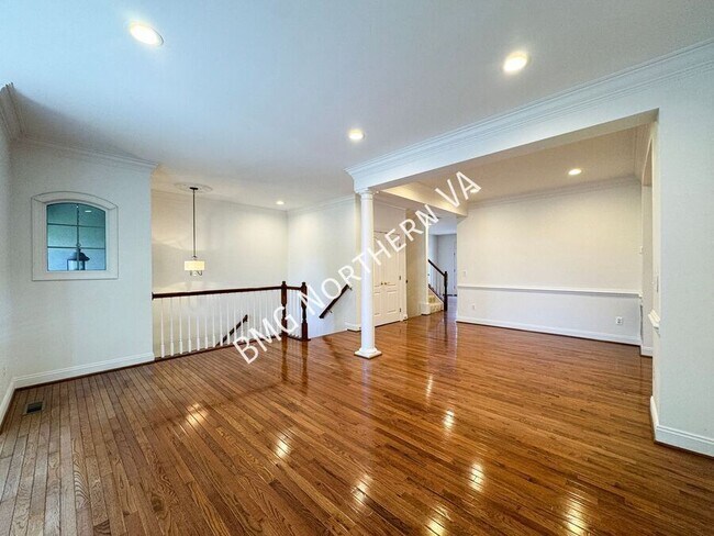 Building Photo - 3091 McKinnon Way
