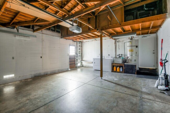 Building Photo - 546 Woodstock Way