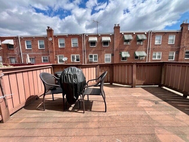 Building Photo - Stunning 3-Bedroom Townhome in Wissinoming! Available NOW!
