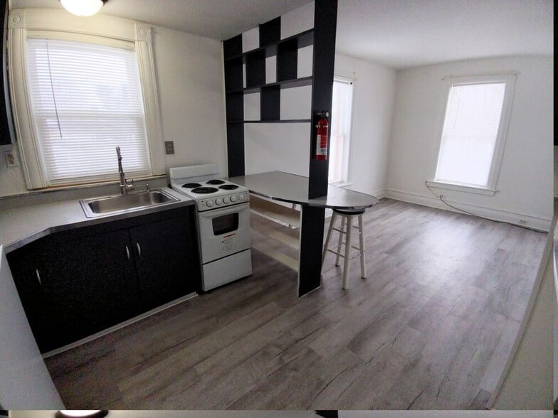 Style E3: 1 bedroom / 1 bath - 21 Depot St