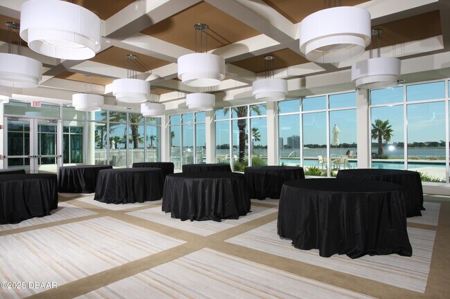 Building Photo - 231 Riverside Dr