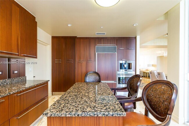 Building Photo - 16001 Collins Ave