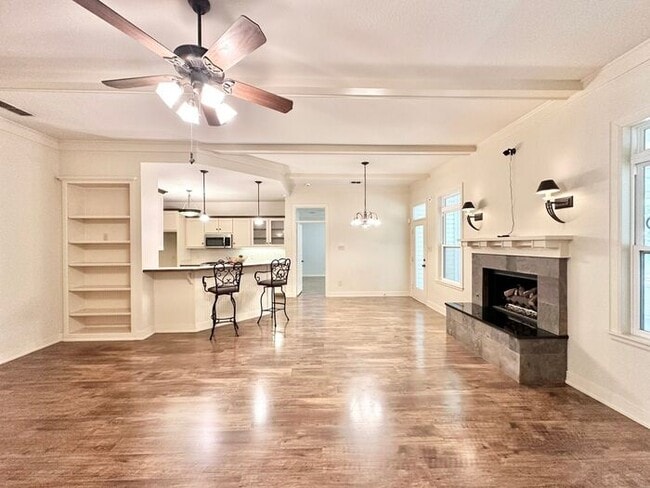 Building Photo - Coming Soon! Show Stopping Home in Flint!