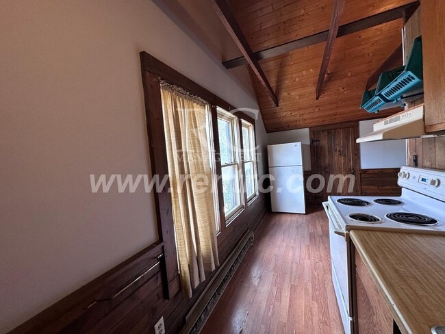 Building Photo - 1008-3 Vermilion-N