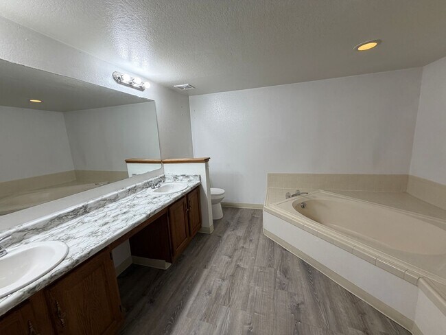 Building Photo - Perfect Package of Amenities