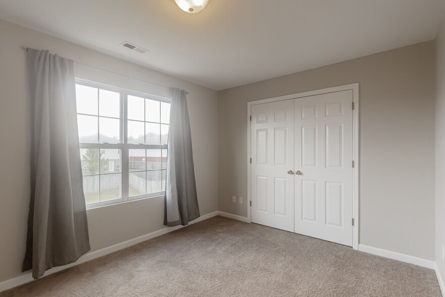 Building Photo - 125 Cloverwood Dr SW