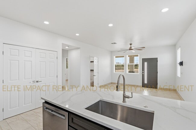 Building Photo - 13691 E Pocketknife Dr